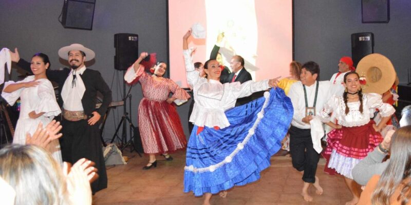 Huella Mistiana, Entre Volcanes, Poesía, Música Y Pinceles: Una Jornada Cultural Para Conocer La Ciudad Peruana De Arequipa