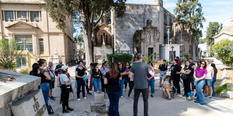 Los Recorridos Del Fin De Semana En Los Cementerios San Jerónimo Y San Vicente