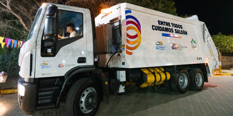 El Ente Metropolitano Córdoba Invirtió 185 Millones De Pesos Y La Localidad De Saldán Ya Cuenta Con Un Nuevo Camión Recolector De Residuos