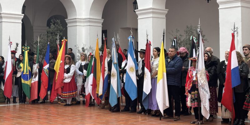 Colores, Banderas, Tradiciones, Historia Y Emoción Colmaron El Cabildo Histórico En El Día Nacional Del Inmigrante