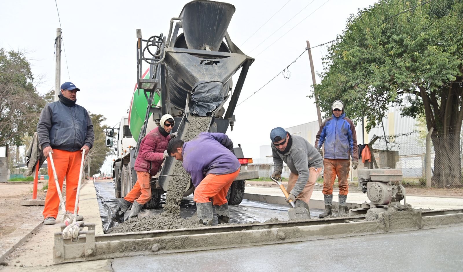 La pavimentación de la Avenida de la Semillería en su recta final ...