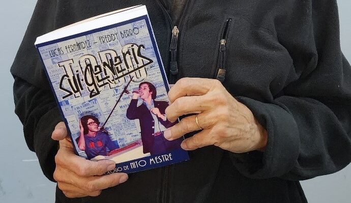 Un Libro Sobre Sui Generis En El Teatro Comedia