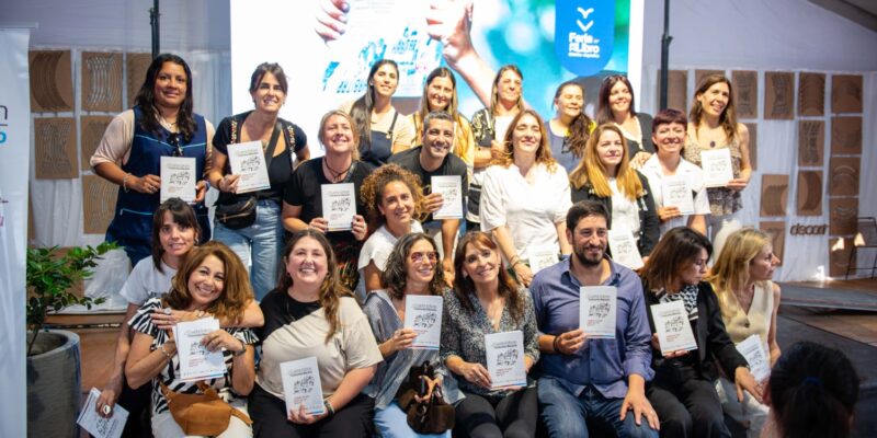 Sábado En La Feria Del Libro: La Agenda Incluye Jazz, Cine Y Fútbol