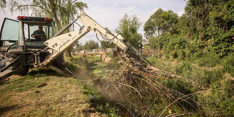 36 Toneladas De Residuos Retiradas Del Canal Maestro Sur