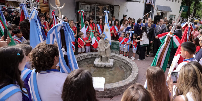 Restauraron Las Niñas De La Cañada: La Escultura Vuelve A Lucirse En La Plazoleta José Malanca