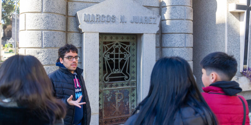 Conocé La Historia De Astrónomos, Doctores, Científicos Y Artistas En El Cementerio San Jerónimo