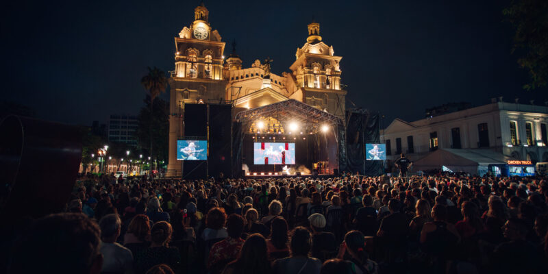 Más De 10 Mil Personas Presenciaron A Doña Jovita Y Nahuel Pennisi En La Catedral: Esta Noche La Misa Criolla Junto A Jairo