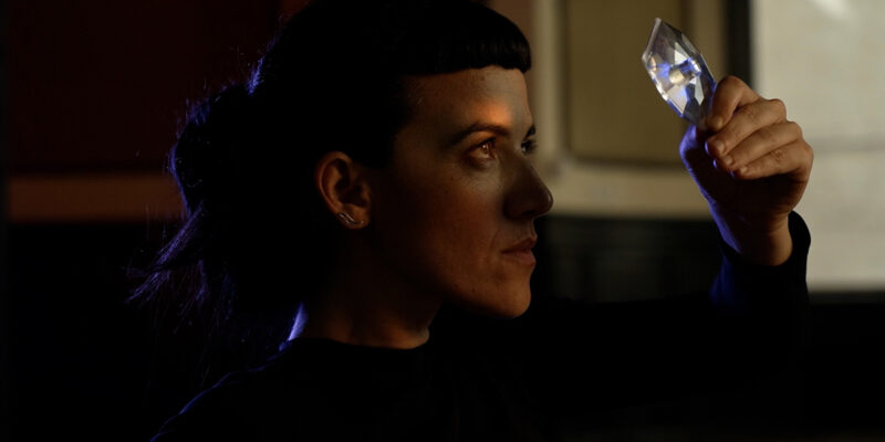 Con Dos Cruces Para Explorar Entre El Arte: Narrativas Visuales Y La Práctica Editorial En MAC 2025