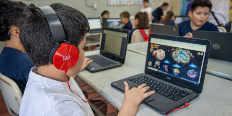 En 2025, Más De 15 Mil Estudiantes Municipales Mejoraron Su Aprendizaje De Matemáticas A Través De Juegos Digitales