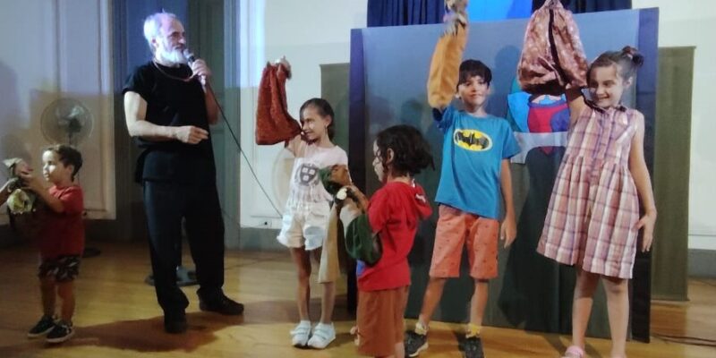 Con Toda La Magia Y El Humor Se Vive El Primer Ciclo De Títeres De Verano En La Casona Municipal