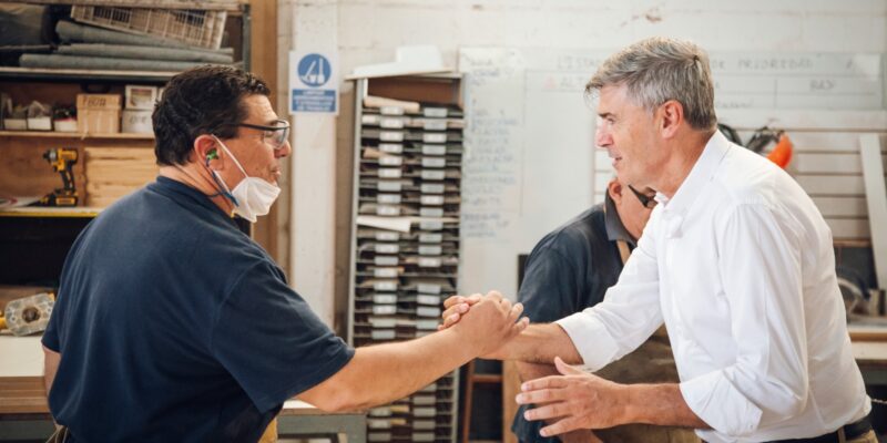 Passerini Anunció La Entrega De Más De 2600 Sillas Y Pupitres Bipersonales Para Jardines Y Escuelas Municipales