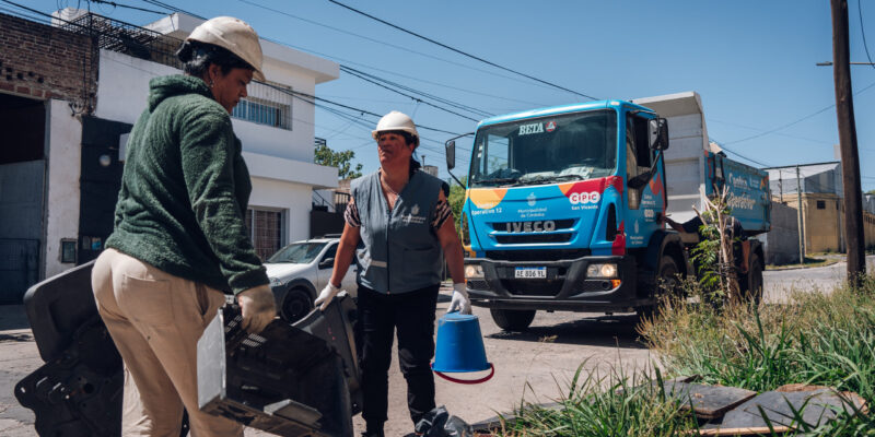 Los Operativos De Ordenamiento Ambiental Contra El Dengue Finalizan Marzo Recorriendo Los Barrios General Savio, Hogar Clase Media, Cabildo Y Coronel Olmedo