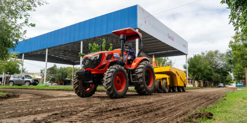 Tras Las Lluvias, Intensifican El Mantenimiento De Calles De Tierra En Distintos Barrios De La Ciudad