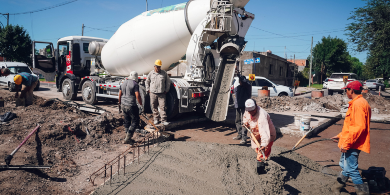 Comenzaron Las Obras De Bacheo Con Hormigón En La Intersección De Vélez Mariconde Y Costanera Sur