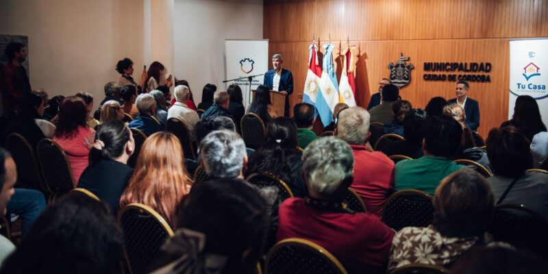 Más De 70 Familias De Distintos Barrios De La Ciudad Accedieron A La Escritura De Su Hogar