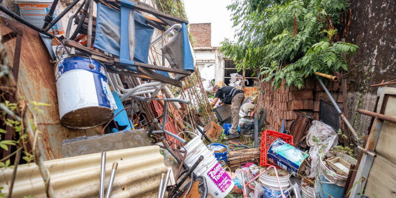La Unidad De Riesgo Sanitario Extrajo 213 Toneladas De Residuos En Una Casa Abandonada En Pleno Barrio San Martín