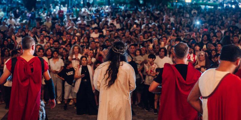 Más De 12.000 Personas Participaron Del Vía Crucis Procesional