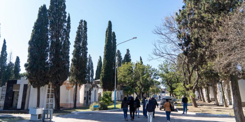Los Cementerios Municipales Abren Sus Puertas Para Descubrir Las Historias De Personalidades Emblemas De La Ciudad