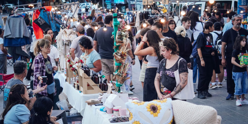 Feria De Economía Circular, Ecocanje Y Torneo De Ajedrez En La Plaza  Vélez Sarsfield