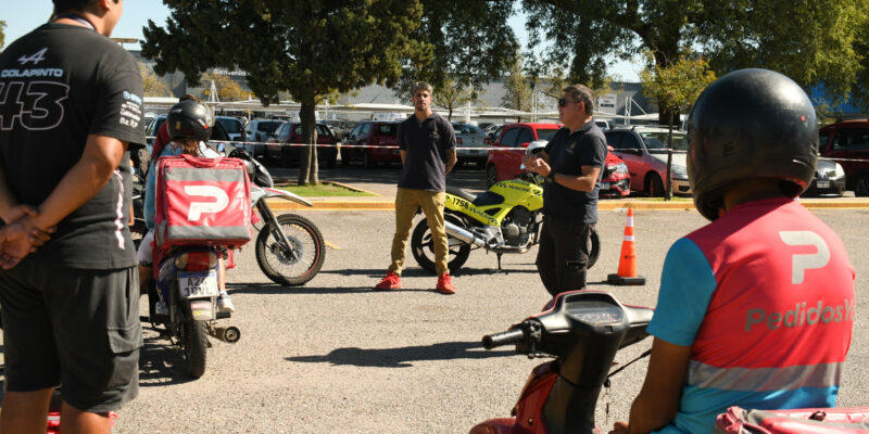 La Municipalidad Participó En Una Jornada De Conducción Segura Para Repartidores De Motocicleta