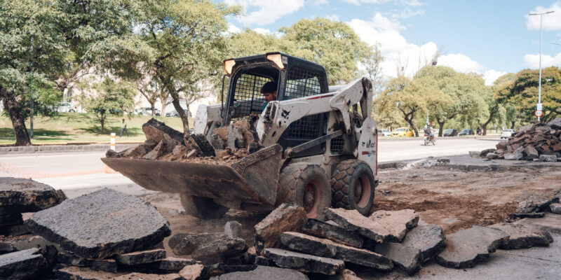 Intervienen Con Hormigón Un Tramo Clave De Avenida Vélez Sarsfield, A Metros De La Plaza De Las Américas