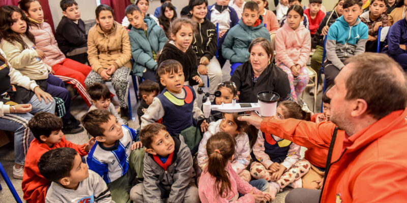 Con Estaciones Meteorológicas En Sus Escuelas, Estudiantes Municipales Investigarán El Clima De Su Barrio