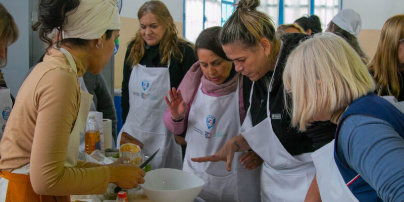 Referentes De Kioscos Escolares Municipales Participaron De Una Nueva Capacitación En Meriendas Saludables Basadas En Plantas