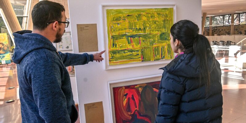A 30 Años De Su Fundación, El Centro De Día De La Fundación IRAM Inaugura Su Muestra De Pinturas En El Palacio Municipal