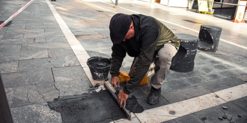 La Municipalidad Realiza Tareas De Mantenimiento En Las Peatonales Del área Central