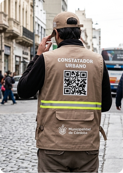 Constatador de espaldas mostrando uniforme oficial