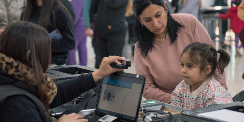Operativo Itinerante De La Municipalidad Para Realizar DNI En Los Barrios
