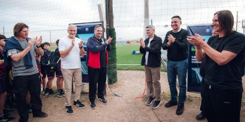 Passerini Acompañó A La Comunidad Del Club Las Palmas En La Inauguración De Su Segunda Cancha De Césped Sintético