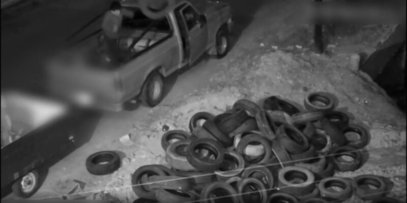 Arrojo Ilegal De Neumáticos: Multan Con 8 Millones De Pesos, Secuestran El Vehículo E Inician Causa Penal A Dos Personas Por Contaminación En Villa El Libertador