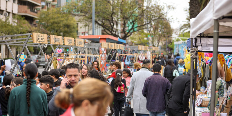 La Feria De Economía Circular Vuelve A La Plaza Vélez Sarsfield
