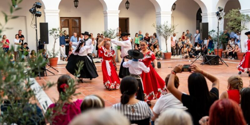 La Ciudad Celebra El Día Del Folklore Con Música, Danza Y Peñas En Distintos Espacios Culturales