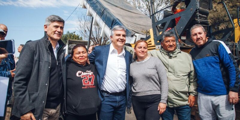 Barrio Policial-16 De Noviembre: Passerini Y Llaryora Recorrieron Las Obras De Cloaca Y Pavimento Que Beneficiarán A 4.500 Vecinos