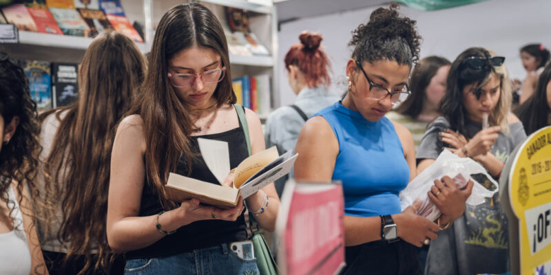 Sábado Y Domingo En La Feria Del Libro: Claudia Piñeiro, Luciano Lamberti Y Éric Sadin Presentan Sus Obras.