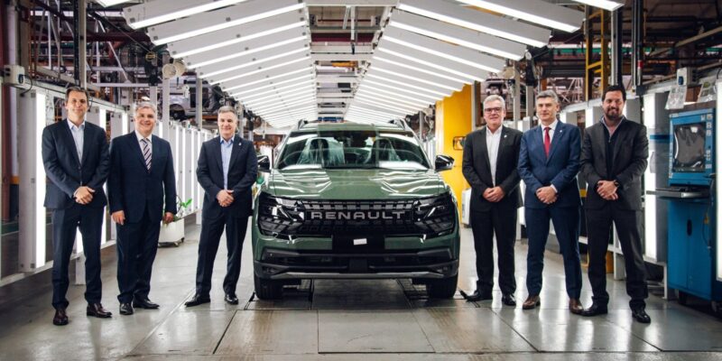 Passerini Y Llaryora Acompañaron El Lanzamiento De Renault Niagara: La Pick-up De Fabricación Cordobesa Para El Mercado Latinoamericano