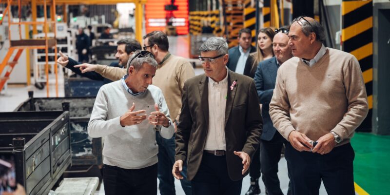 Sinergia Público-privada: Passerini Visitó La Planta De La Autopartista Maxion Montich