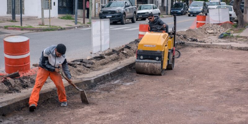 Barrio San Vicente: Reparan Con Hormigón La Intersección De Lisandro De La Torre Y José Manuel Solares